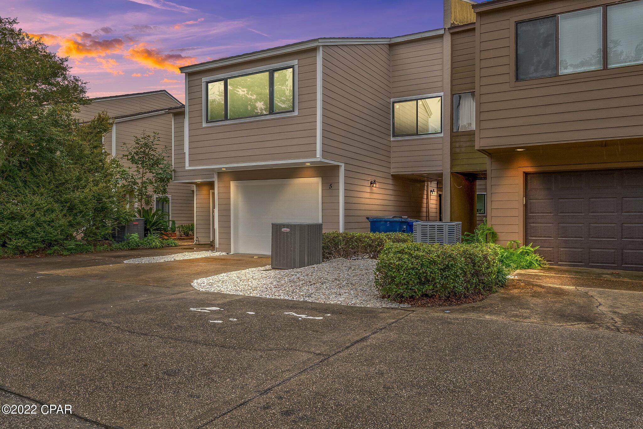 Bay Oaks Townhouses - Residential