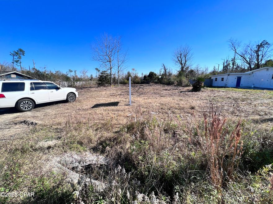 Cleared .367 acre lot with 100' frontage on Transmitter Rd. Level and ready for your business. Just off Hwy 231 in high traffic area. Bank appraisal on file. 2023 daily traffic count was 15,019 per day on Transmitter Rd
The current tax use code is XFO. This is a bank owned property with no disclosure or prior information. Buyer to verify all usages allowed and utilities. No survey on file. Zoned R-2 Duplex or Manufactured Home