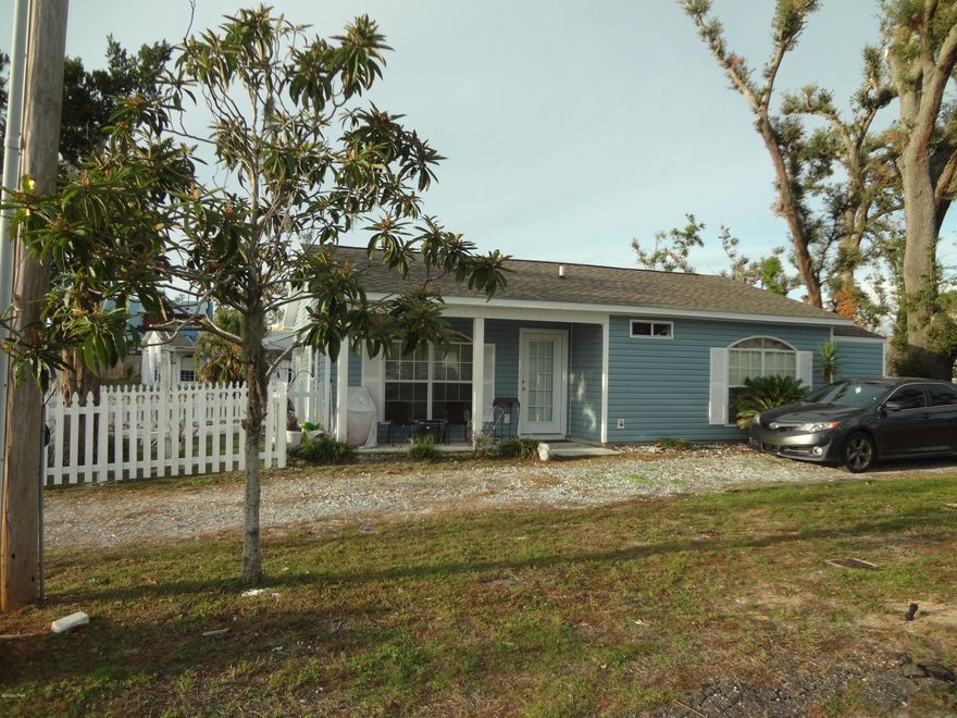 Currently Under Contract, Seller Accepting Back Up Offers.....Beautiful Bay Views from this fantastic Florida cottage. Only 10 minutes to TAFB. Very well kept and recently updated. This cozy home offers an open and airy floor plan in a natural setting. Majestic oaks surround the home and provides an outstanding outdoor living environment.  Fenced side yard and tool building. Current termite bond in place and property survey available. Situated on a high elevation lot, Zone X, no flood insurance required by lenders.

Conveniently located, call to view today