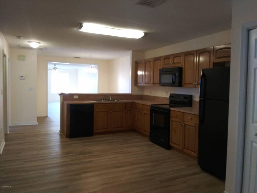 Townhome in desirable Hammocks subdivision. Home features an open floor plan with vaulted ceiling, large kitchen with lots of cabinets and breakfast bar. Single car garage.



*HOA includes community pool and grounds keeping*



*7 month lease only then month to month*



*No Pets*