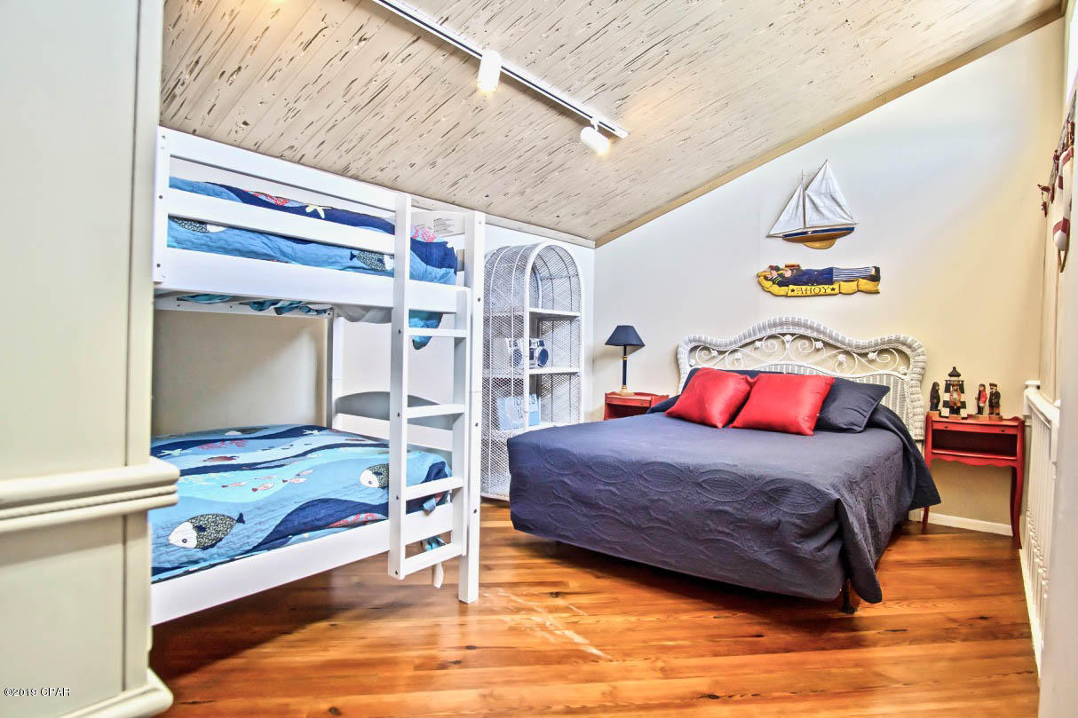 Harbur Arms Condo. - Residential