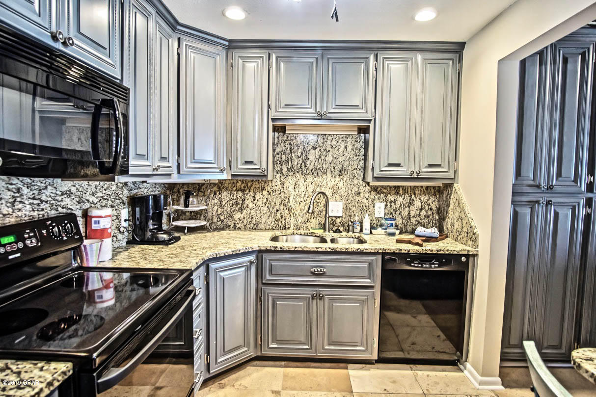 Harbur Arms Condo. - Residential