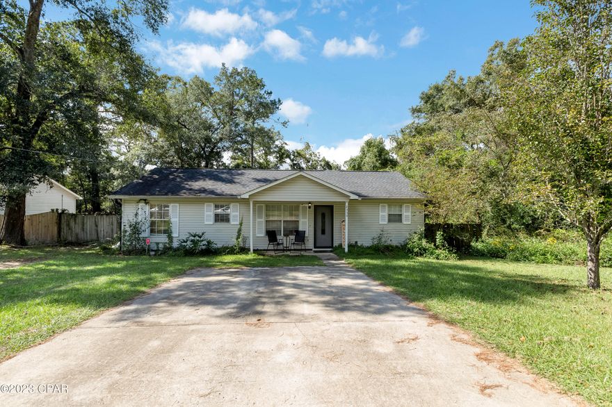 Priced to sell! This beautiful home is located in the heart of Tallahassee. The home has a great, split floorplan, tons of windows for plenty of natural lighting, big driveway that can hold at least 4 cars and a very nice backyard with an enclosed patio. the home is centrally located near tons of shops and restaurants. Property will be delivered Vacant at closing.