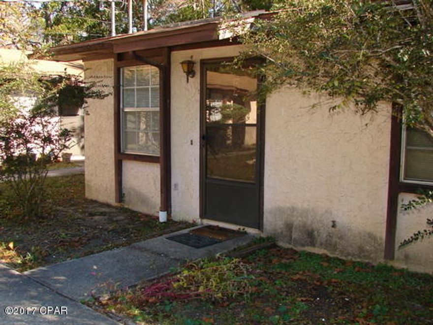 Single story apartment with washer & dryer hookups close to Tyndall AFB; pest control, garbage, and yard service included



All measurements are approximate.