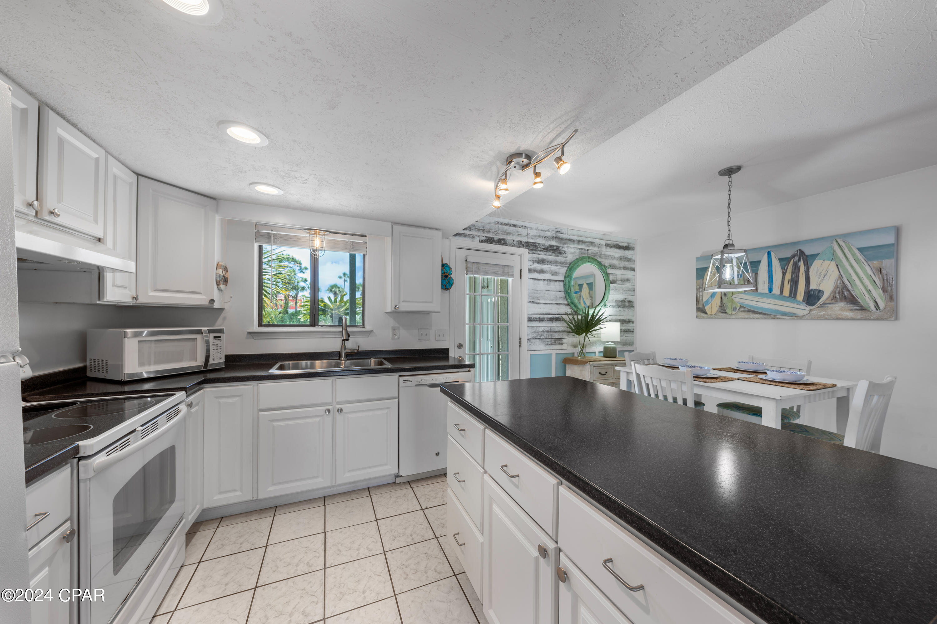 Panama City Beach, Florida 32407, United States, 2 Bedrooms Bedrooms, ,1 BathroomBathrooms,Residential,Pending,56924