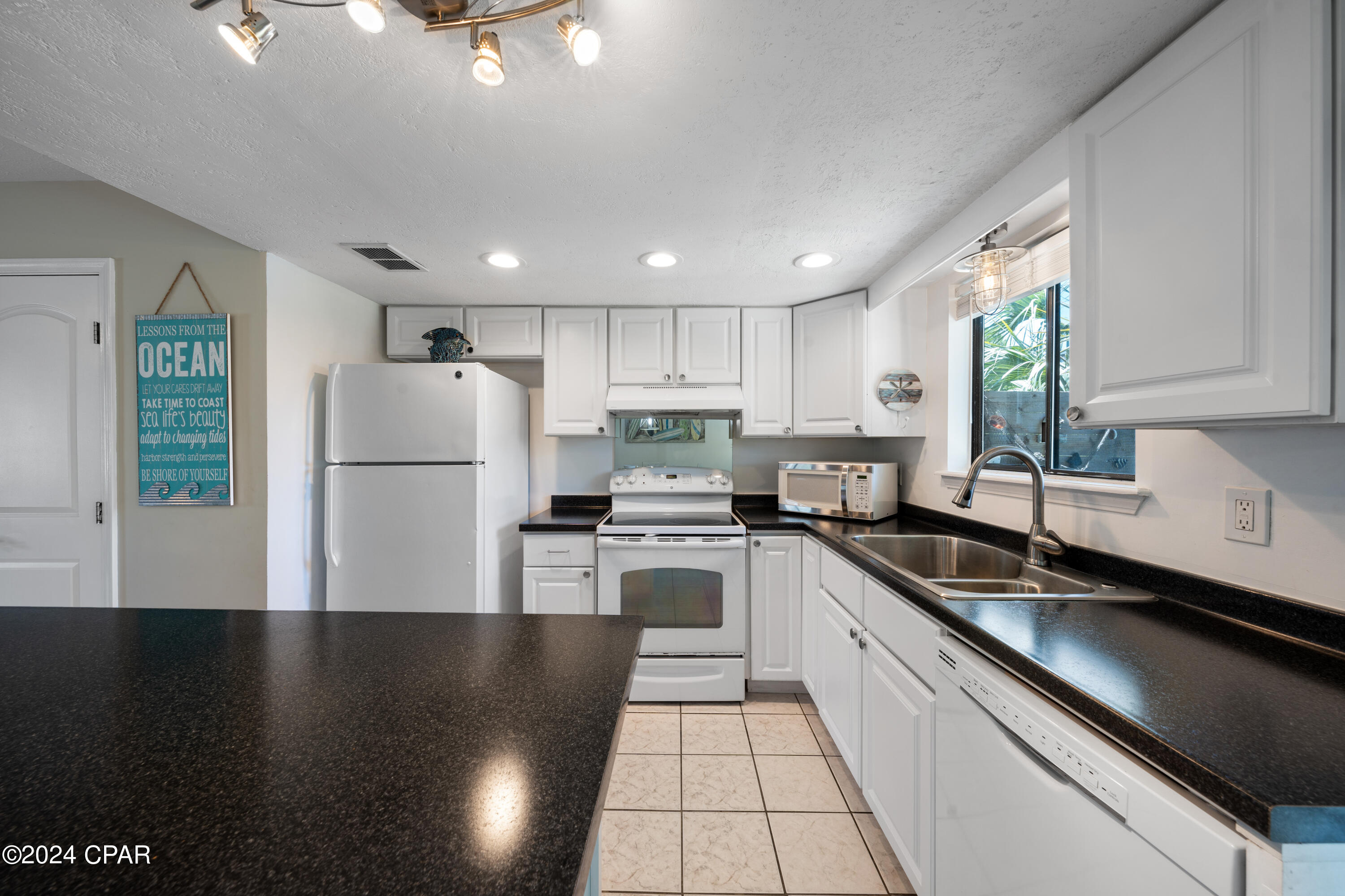 Panama City Beach, Florida 32407, United States, 2 Bedrooms Bedrooms, ,1 BathroomBathrooms,Residential,Pending,56924