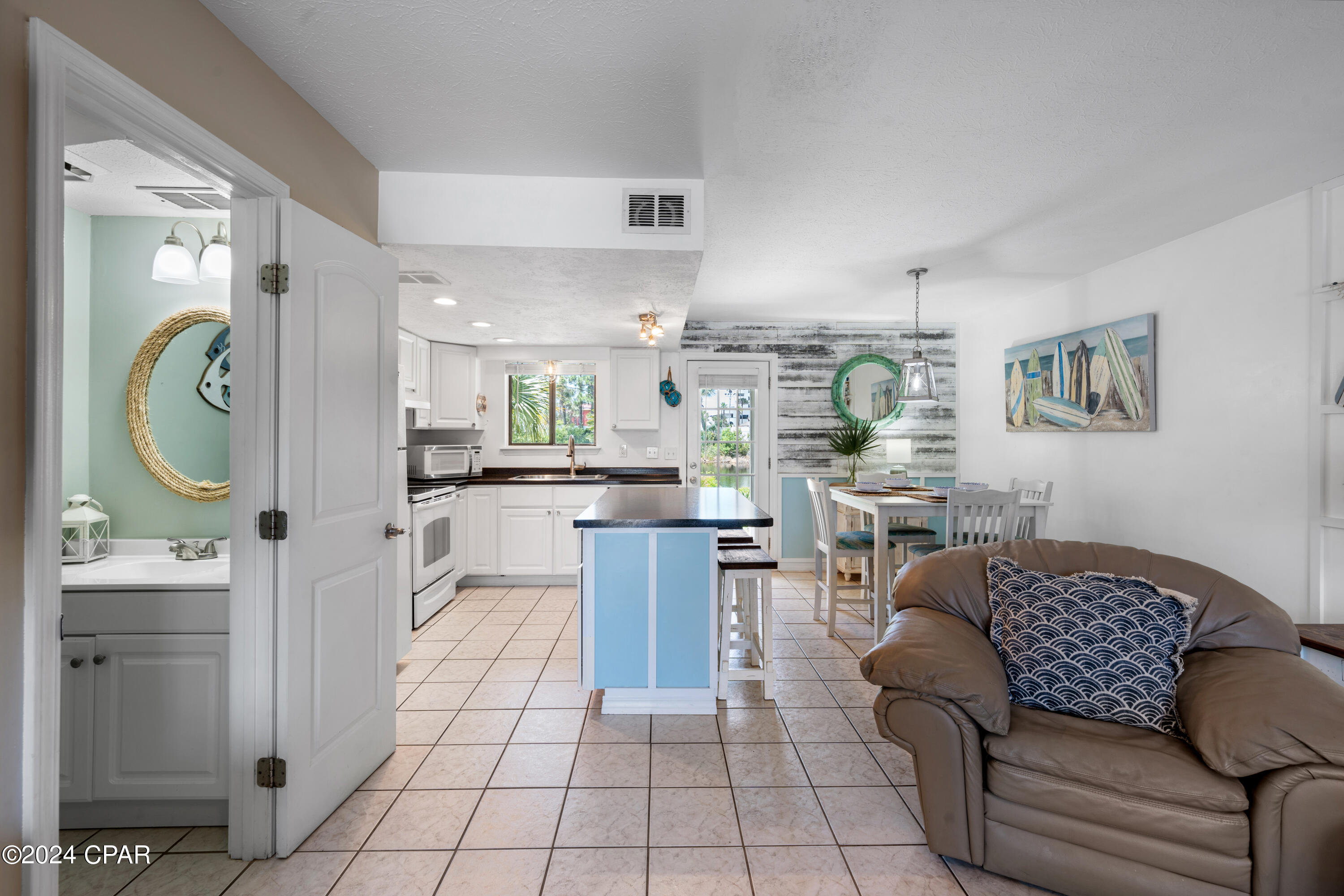 Panama City Beach, Florida 32407, United States, 2 Bedrooms Bedrooms, ,1 BathroomBathrooms,Residential,Pending,56924