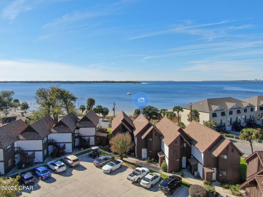 Charming two-bedroom, 2 1/2 bathroom townhome near downtown Panama City with captivating water views. This updated residence features modern amenities, sleek finishes, and a tranquil ambiance. Enjoy the perfect blend of comfort and style in this prime location, offering both convenience and scenic beauty.