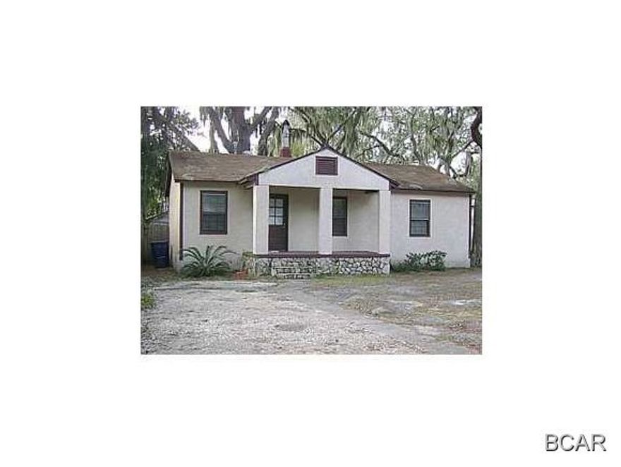 Really nice home in the Cove with privacy fenced back yard, large storage shed, washer and dryer connections, and den or reading room. Close to Tyndall AFB, shopping and schools.