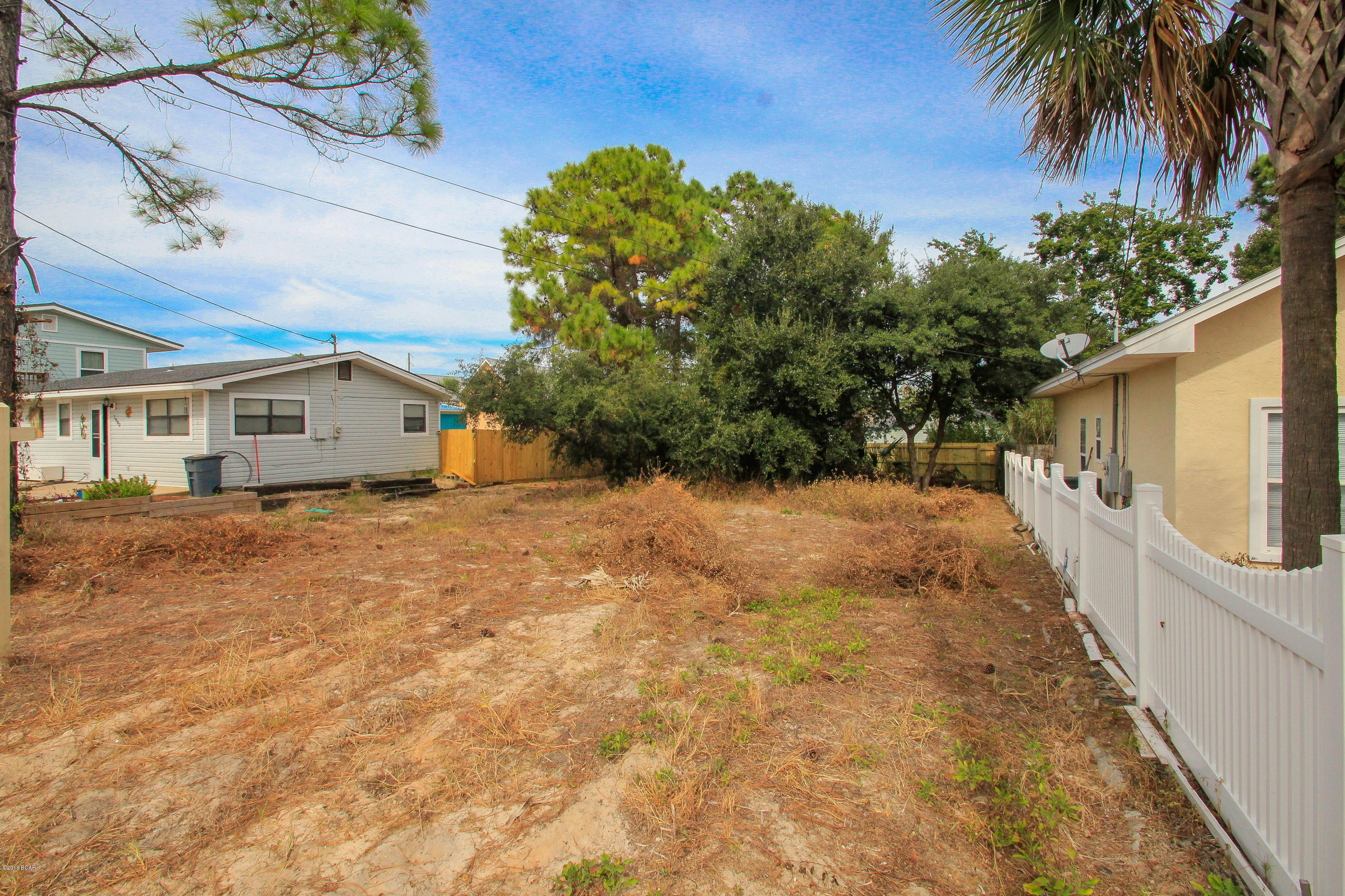 Silver Sands Beach - Land