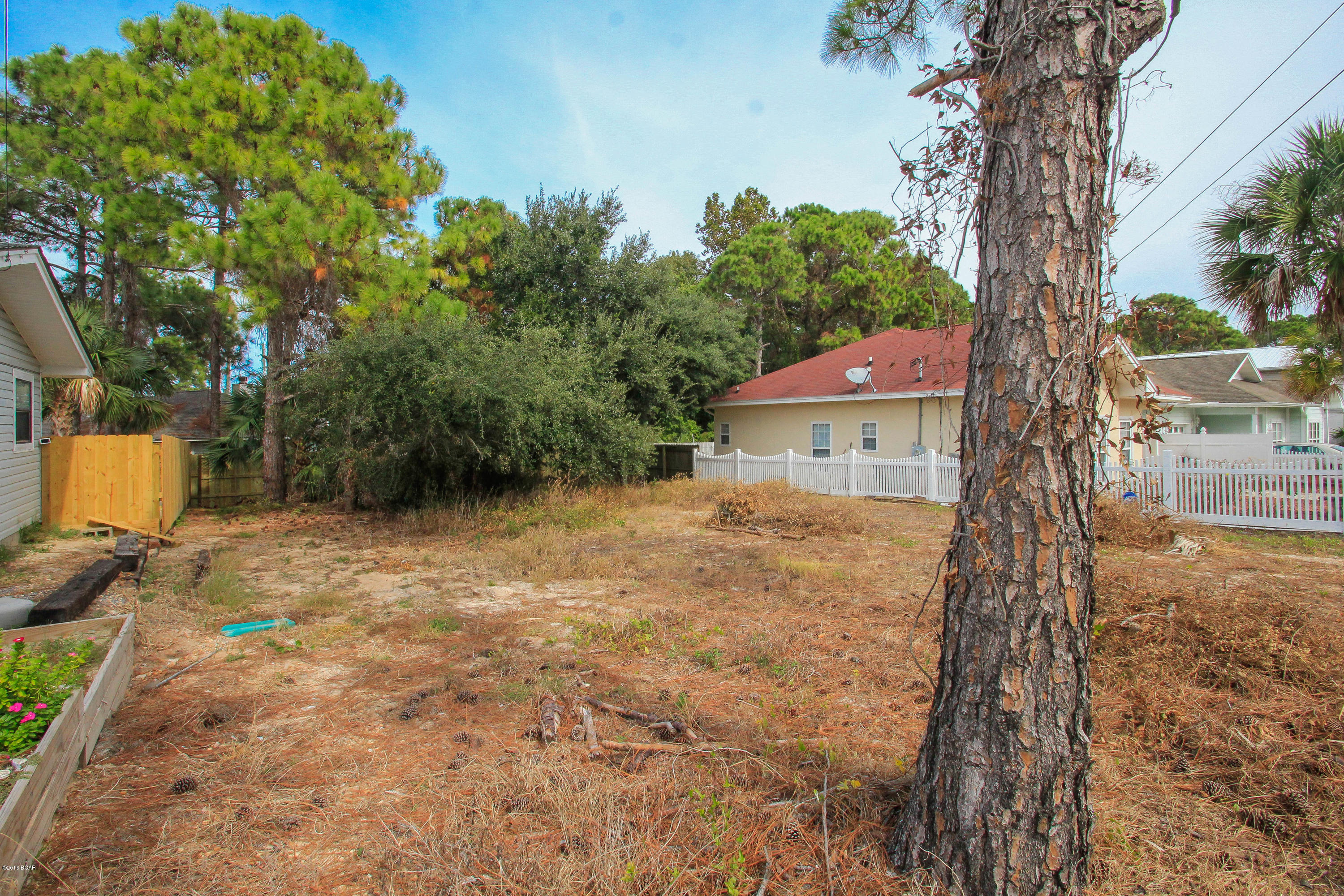 Silver Sands Beach - Land