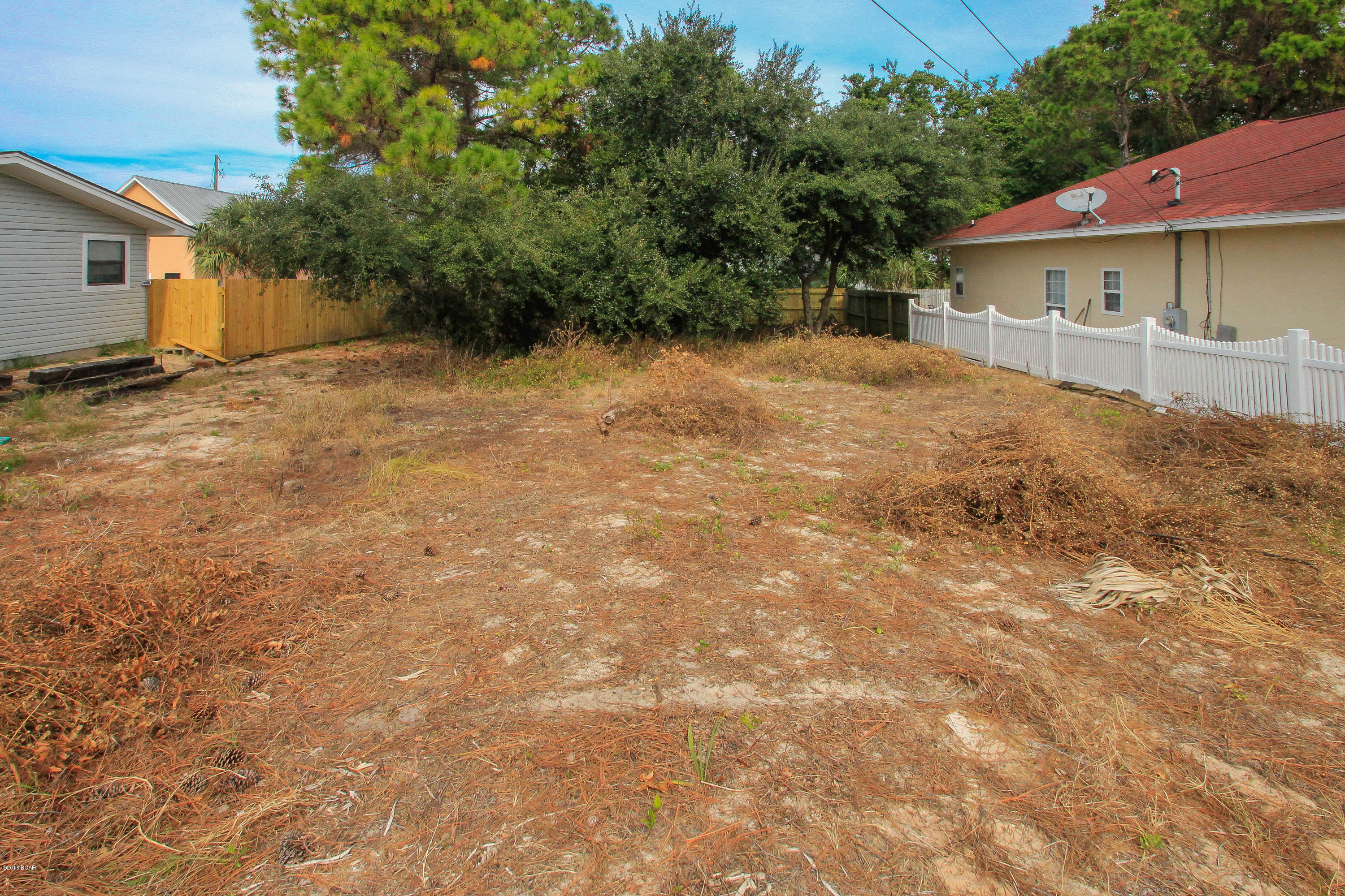 Silver Sands Beach - Land