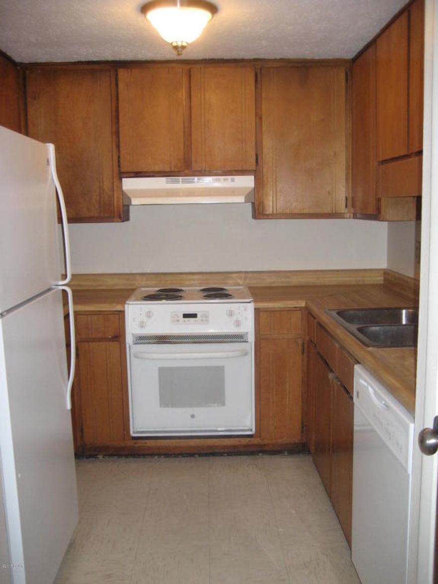 Nice 3 bedroom two bath duplex in Lynn Haven. Freshly painted. Central heat and air, dishwasher, washer/dryer hook up. Utility/storage room. Small pet ok, with pet deposit.