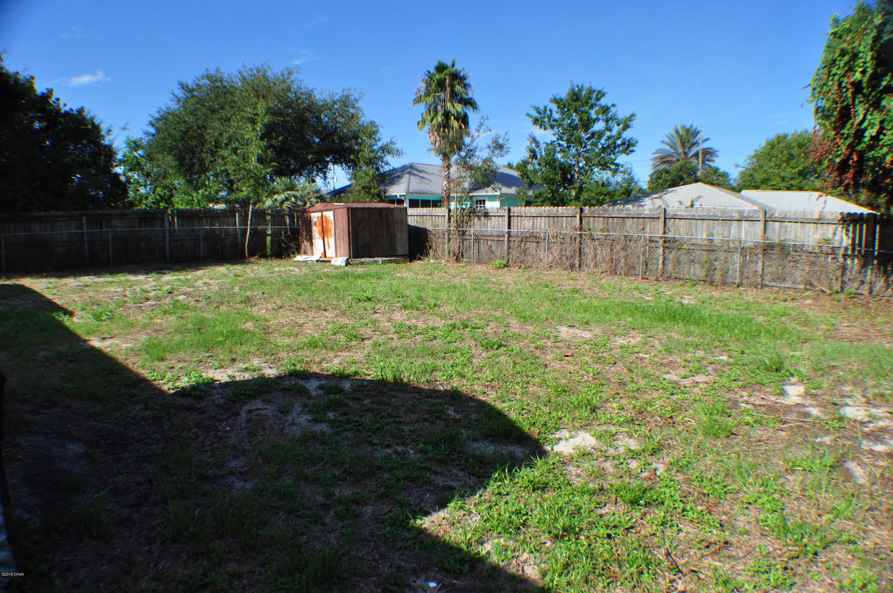 Bahama Heights - Land