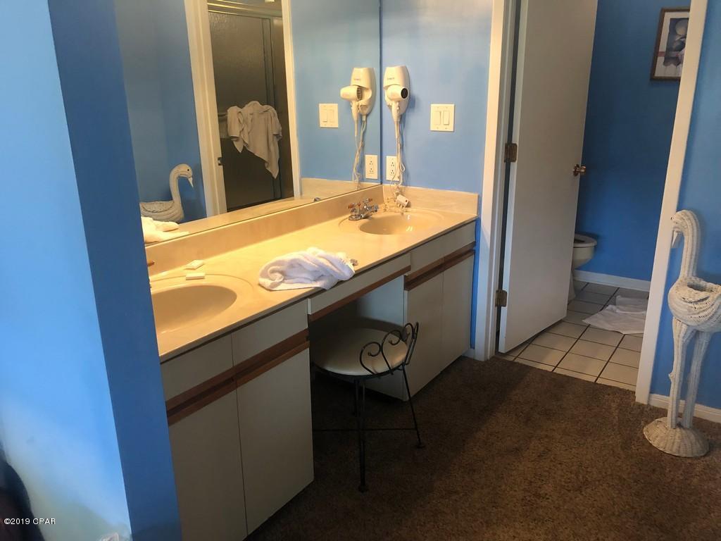 Edgewater Golf Villas V-B - Residential