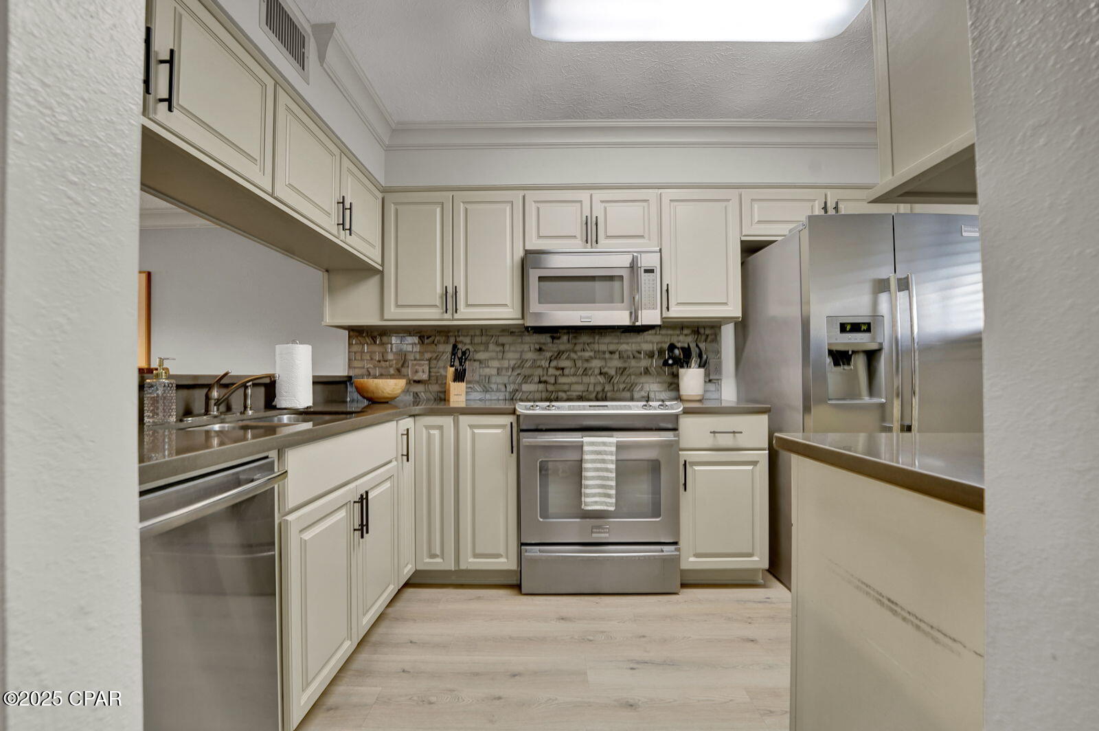 Laguna Beach Estates 1st Add - Residential