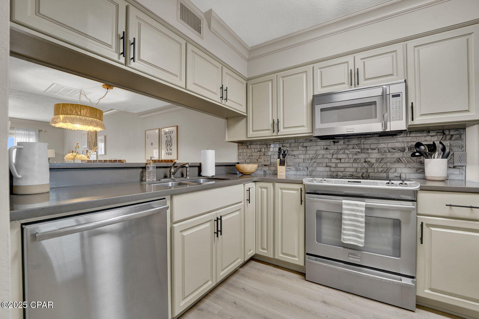 Laguna Beach Estates 1st Add - Residential