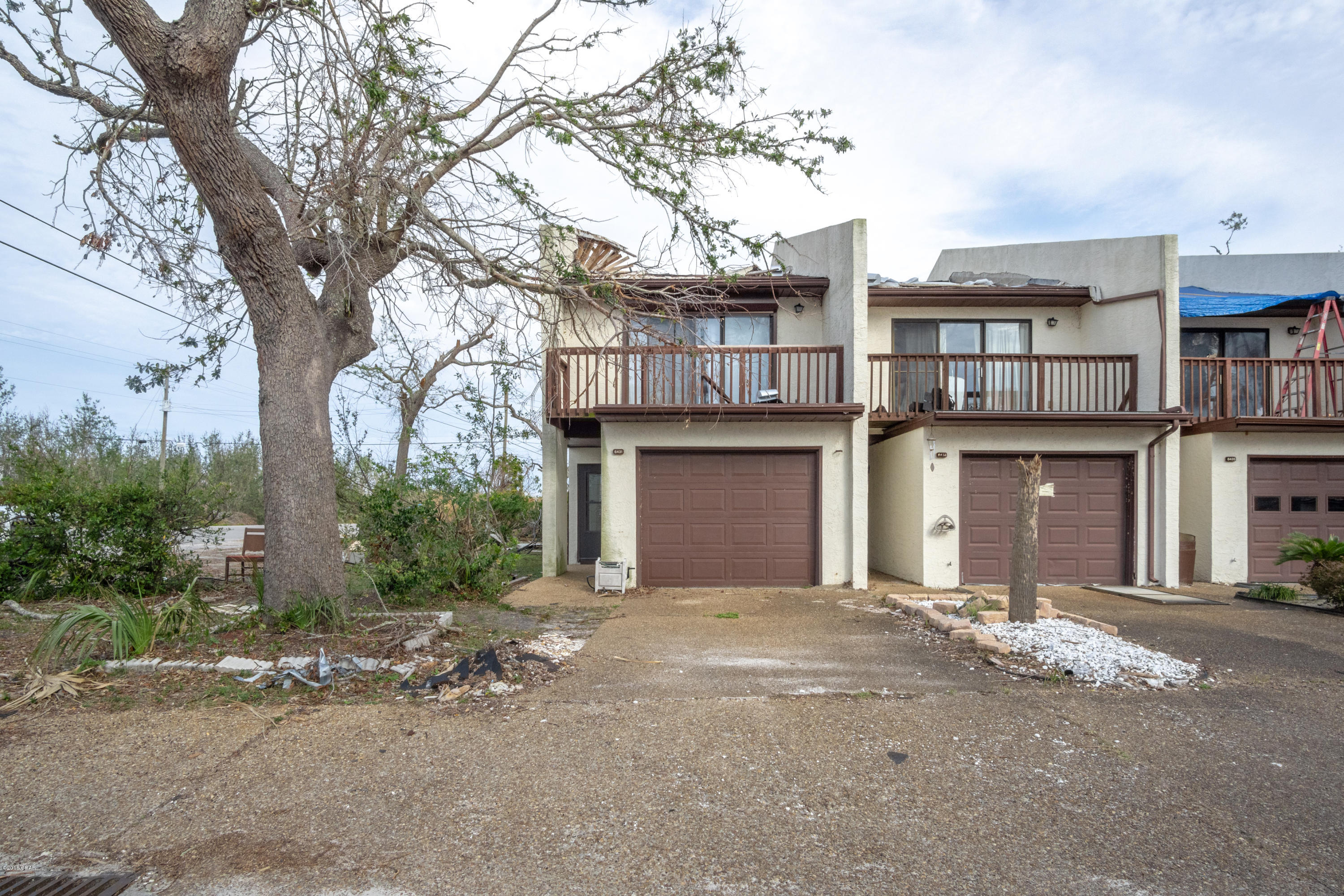 Oakshore Villas Twnhs - Residential