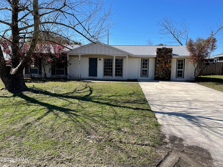 Great investment opportunity on this 3 bedrooms 2 baths pool home. Home needs work and has lots of potential. Property is being SOLD AS IS. Buyer to verify all pertinent information including sq. footage and lot dimensions.