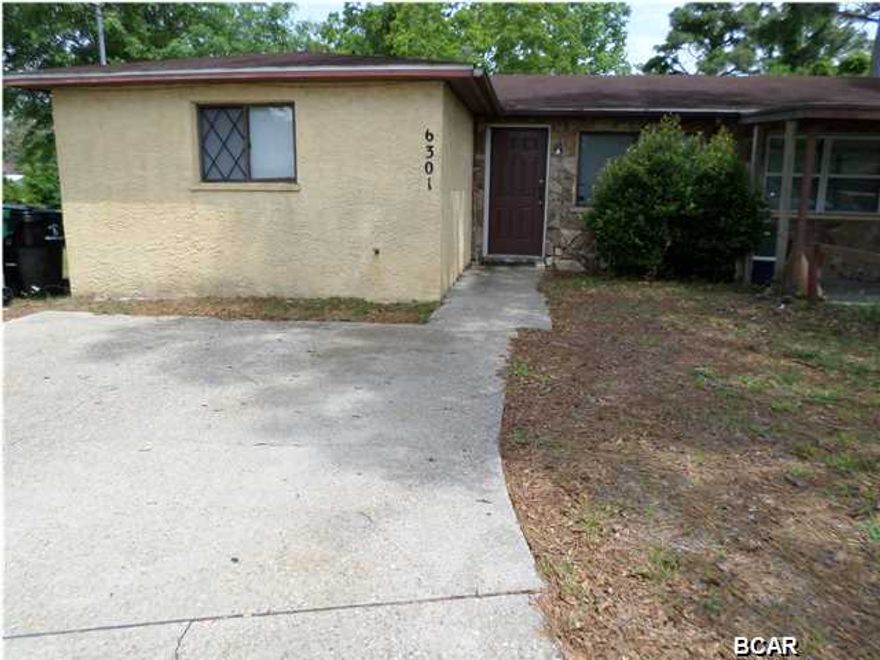 3 BR 2 BA duplex in Callaway area. All property sizes and ages are approximate, please measure and/or verify if important. School assignments are subject to change, please check with Bay County for most accurate information. Deposit is the same as the rent. Pets NOT allowed. Available October 1st