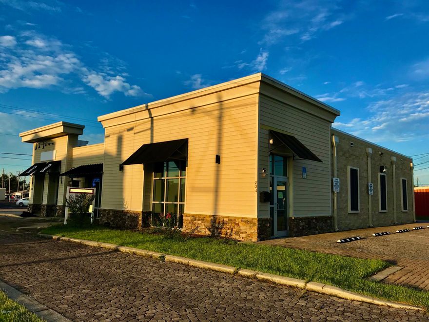 This is a class A medical office that is fresh and new since 2019. Exam rooms and offices are a nice size with an ample waiting room and break room.