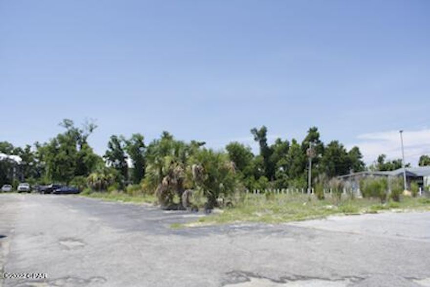 Great location for Most any type of business. Offices, Fast food, Etc.  One of the busiest streets in Panama City. This is one of the main streets going to Panama City Beach.. Ample parking. Call for more info !!