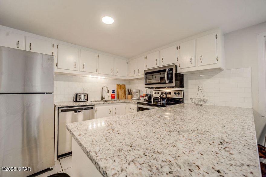 Gated with Security. Swimming Pools , gym and sauna included. All bills included. Available for month-to-month or weekly rentals through May 15th, 2026.

Fully furnished and located directly on beach, featuring a gulf view from the master bedroom.