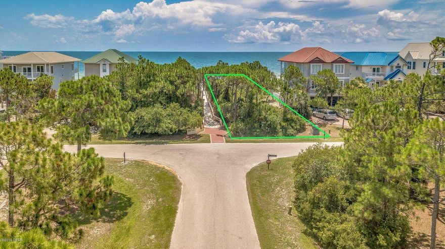 Over 1/2 acre lot with 50 feet of waterfront. Gulf Front in Casa Del Mar~The Plantation. Amenities include an airstrip, 24 hour security and underground utilities.