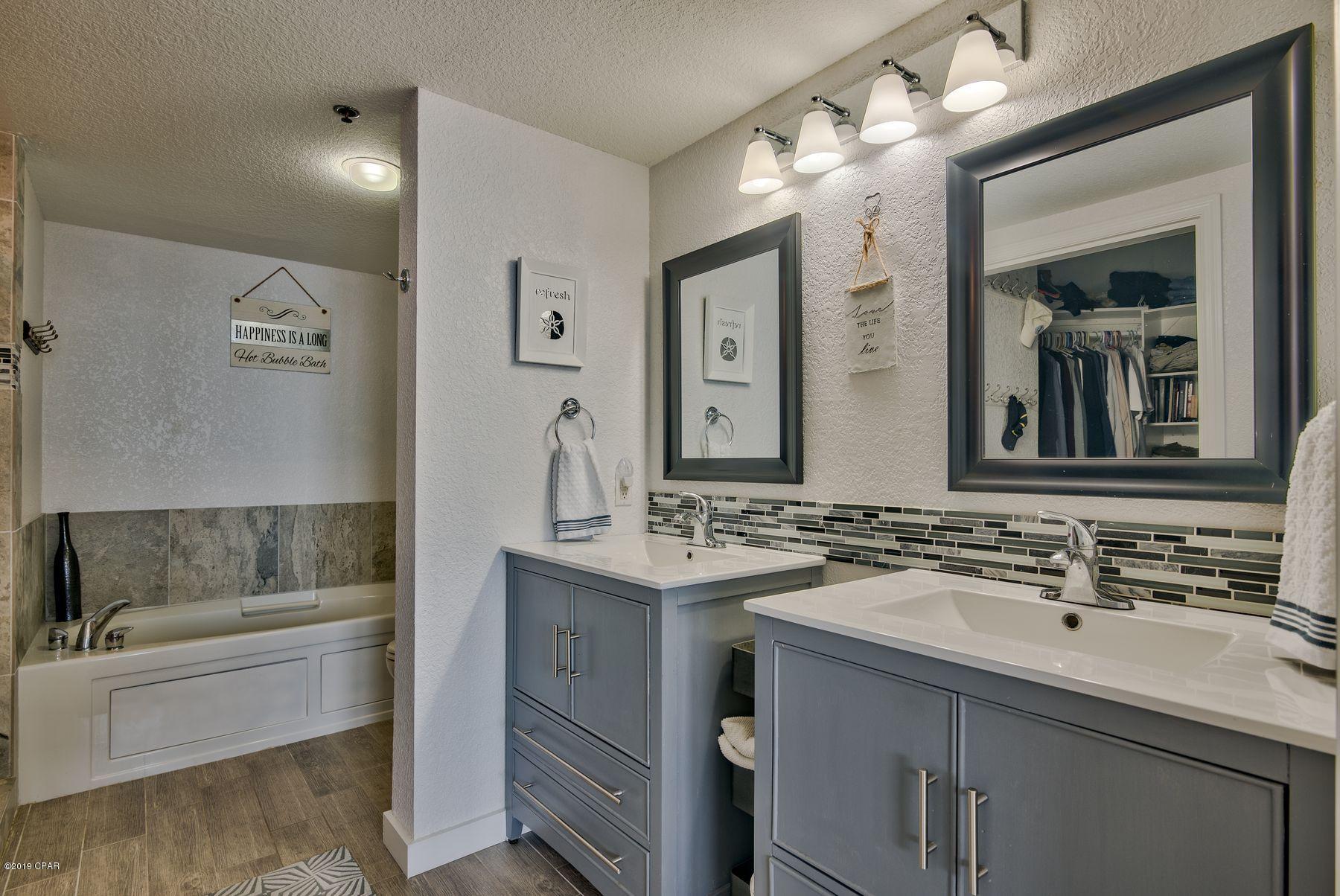 Hibiscus By The Bay - Residential