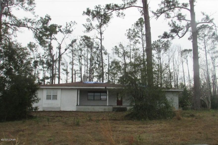 Large Home with so many possibilities! 3 Bedroom 2 Bath with 2394 sq ft sitting  on 4.42 acres. Home sits on top of a beautiful hill with miles of scenic views. East access to interstate and only 45 minutes to Panama City. Call today for your personal showing!!