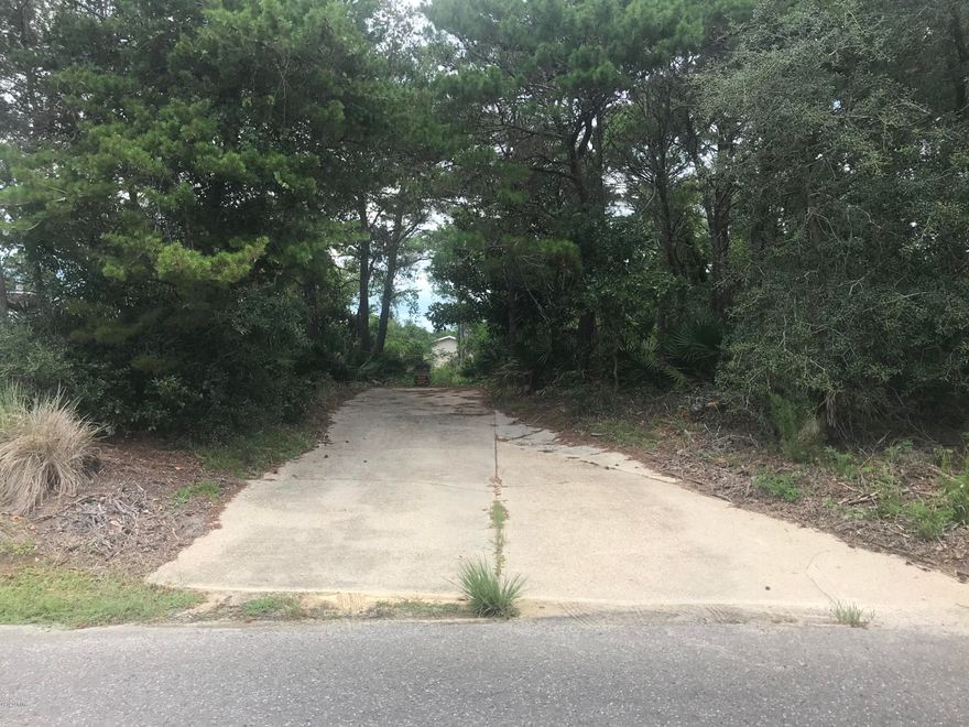 Extra large wooded building lot. High Ground. Only a short golf cart ride to the sands of the Gulf.