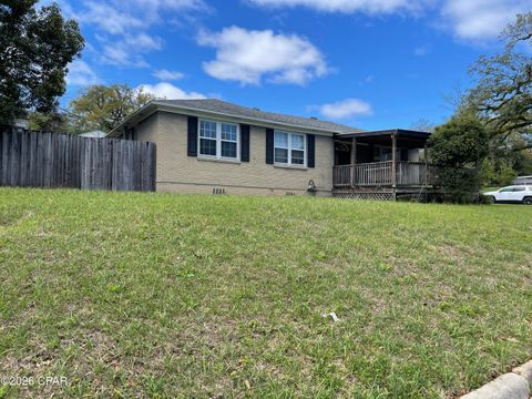 2977 N Caledonia Street Marianna FL 32446