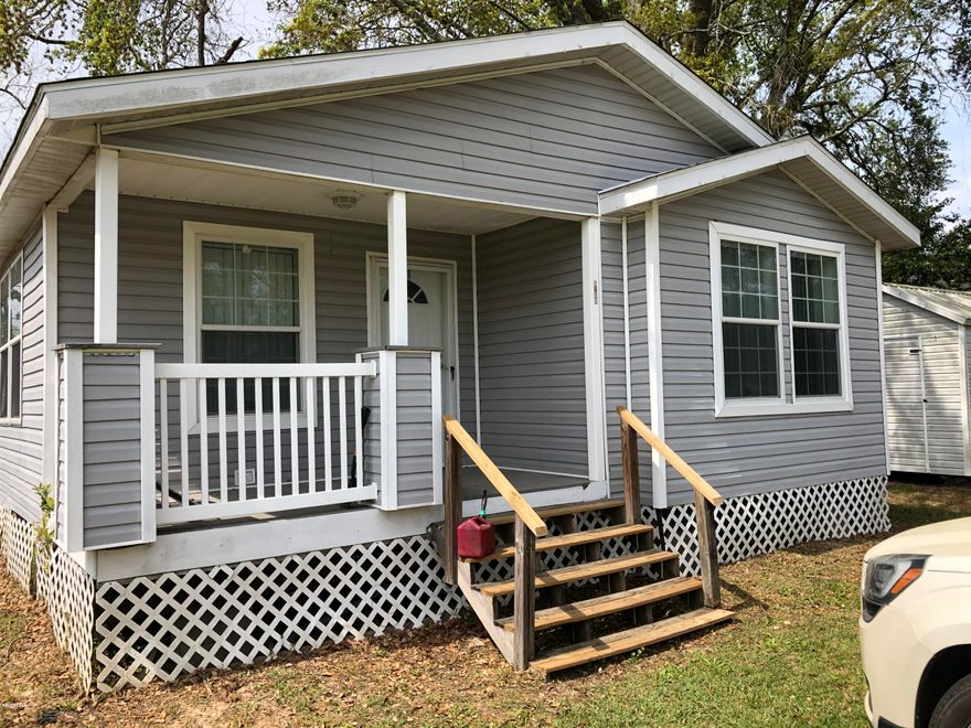 CURRENTLY UNDER CONTRACT, SELLER ACCEPTING BACKUP OFFERS.  Nice 2005 3/2 Modular Home in Campbellton.  Work in Dothan live in Florida.  On a paved street.  Home appears in very good condition.  Storage unit stays with the home.  Covered front porch.  Home has large kitchen with pantry.  Nice side deck ( shady).  Priced to sell.  Motivated seller. Call today to make your appt.