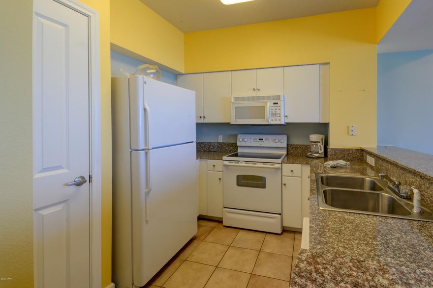 Beautiful 1 bedroom with separate bunk space that is actually a bedroom as well. Master bedroom is on the Gulf of Mexico side of the condominium. Parking space comes with this unit.