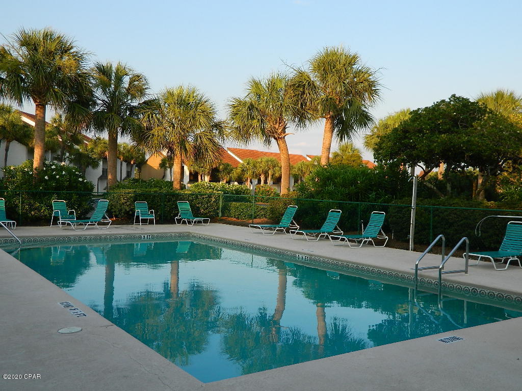 Edgewater Golf Villas V-B - Residential