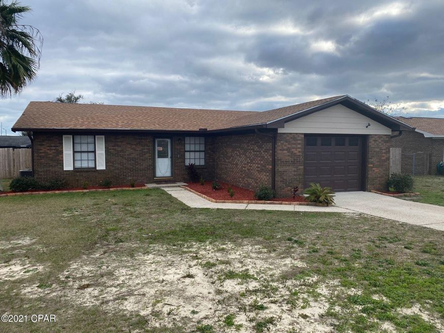 Well maintained home located close to Tyndall AFB, shopping, schools, dining, and entertainment. Home features a split bedroom floor plan, bonus room off the kitchen, modern flooring and paint,1 car garage, as well as a large fenced in yard.