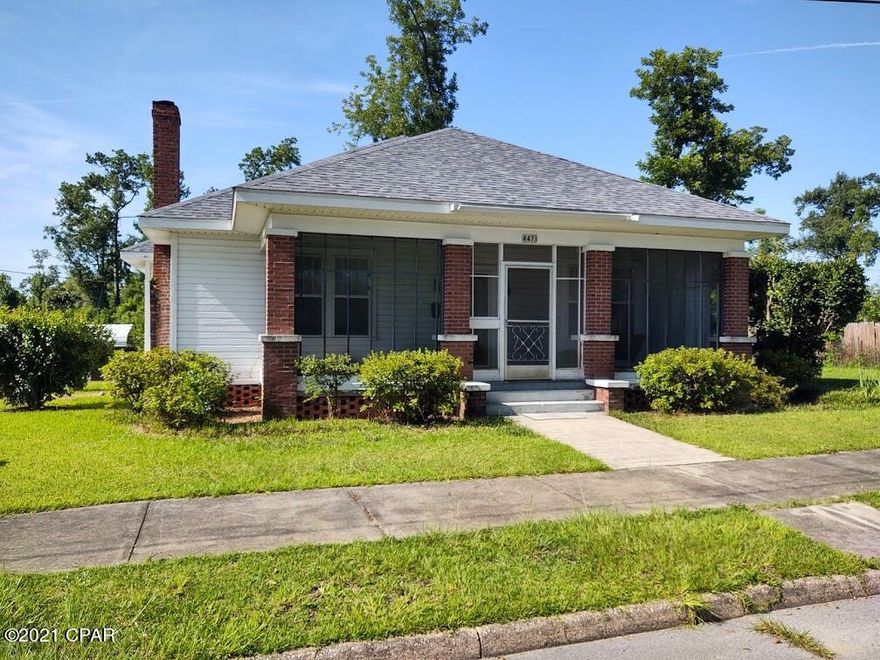 Beautiful and large, craftsman style home in  downtown Marianna, FL,  with large rooms, central electrical heating and cooling.  Two of the large bedrooms have fireplaces, and their own baths.  Walk in closets, a kitchen pantry even!  The very large dining room has a serving window and breakfast area from the kitchen for your dining enjoyment.



Large screened front and back porches for your sitting and outdoor relaxing.



If you would like a nicely maintained, large, roomy Craftsman Style home in a downtown, convenient environment, then  you need to look at this one.