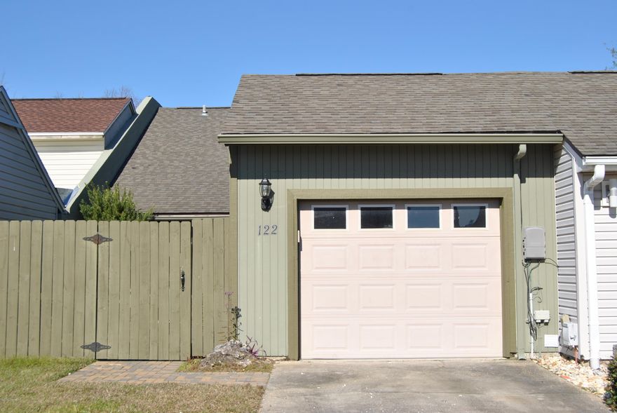 CURRENTLY UNDER CONTRACT, SELLER ACCEPTING BACKUP OFFERS...

Cute home that has been renovated...great location.

Private court yard in the front.  Nice size rear yard with patio area.