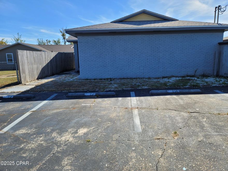 Well maintained duplex with 2 bedrooms and 1 Bath per unit.  Currently leased with long term tenants @ $1200 monthly.  Small fenced in yard.

APPOINTMENT ONLY due to tenant occupancy.  Please do not approach property without Realtor with a scheduled appointment.