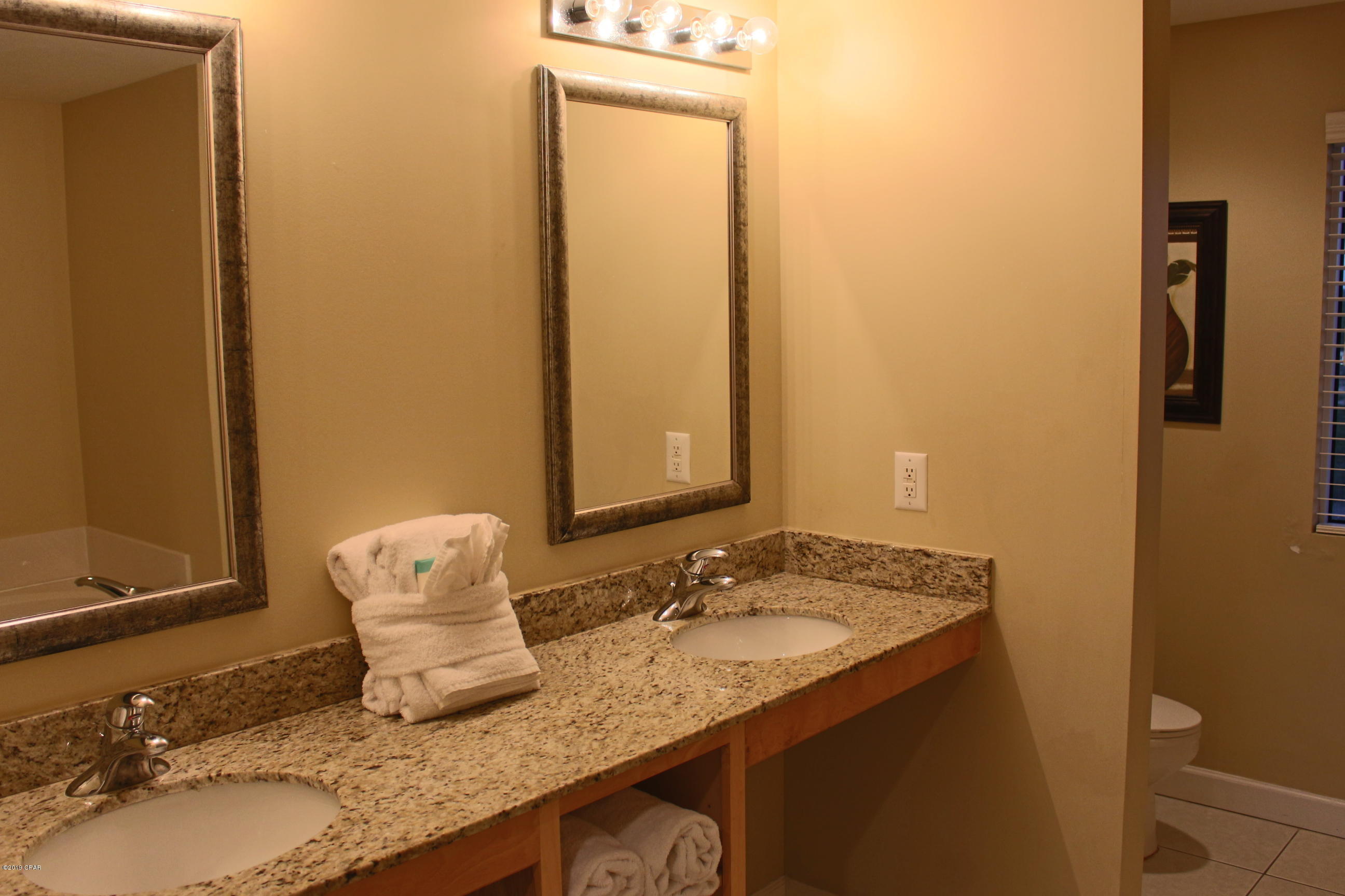 Splash Condo - Residential