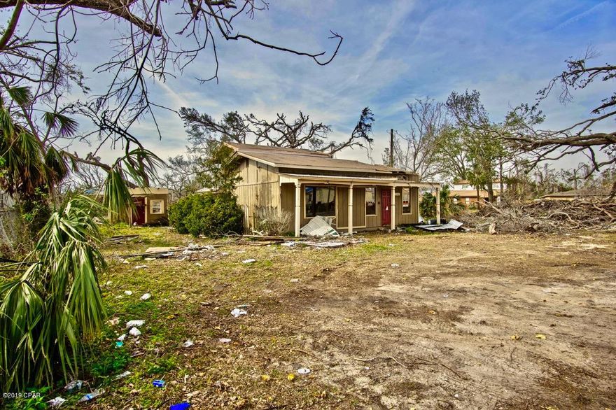 Great investment opportunity at a great price!  This 1,779 sqft home sits on over half an acre. This property has tons of potential, weather you're looking to build or looking for a new project you don't want to miss this opportunity!