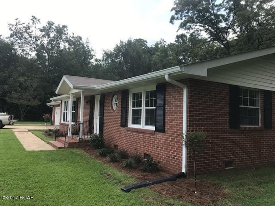 3BR/2.5BA house located on large city lot. Remodeled 2017 with all new flooring, paint, stainless appliances, bathrooms, air conditioner, and landscaping. Check this property out, it won't last long!