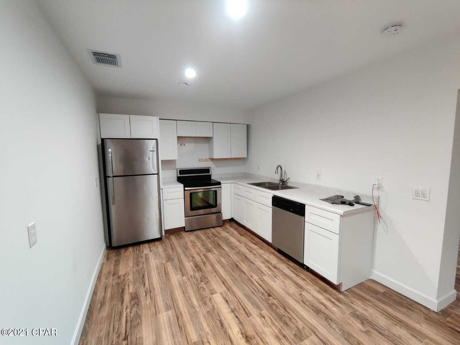 [No Recorded Subdiv] - Residential Lease