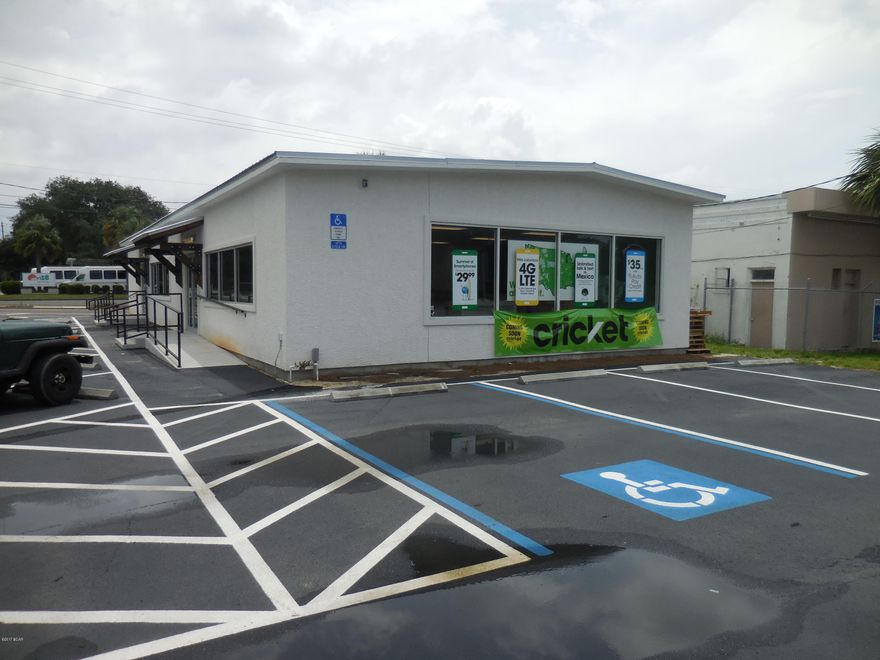 Very nice lease space in a two tenant  newly rebuilt retail/office building.

Great central location. Next to Cricket Wireless, across from Gandy's Seafood Market. Excellent exposure to east bound traffic with signage exposure to westbound.