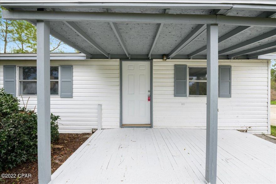 Just minutes away from the beautiful downtown Chipley, FL. This beautiful 2 bedroom 1 bathroom home has a bonus with with the potential of being a 3rd bedroom, an office area or whatever your imagination wants it to be! Upgrades have been done to the kitchen and the inside has recently been painted! 



The yard has plenty of opportunity and space to add additional parking, a garden, play area for kids! 



Don't let this opportunity pass you up for a great price!



This home is located 40 minutes from Dothan, AL, one hour from Panama City Beach, FL.