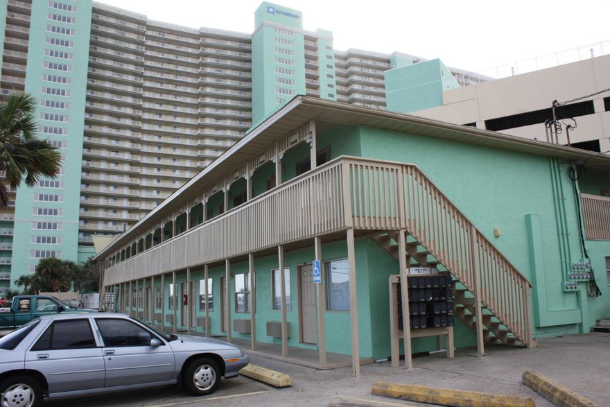 PARTIALLY FURNISHED. ALL UTILITIES INCLUDED IN RENTAL AMOUNT.Efficiency Unit, stroll from the Gulf,wall mounted a/c unit. On site laundry room with washer and dryer and bbq/picnic area. 7 month to 1 year lease available. NO PETS!