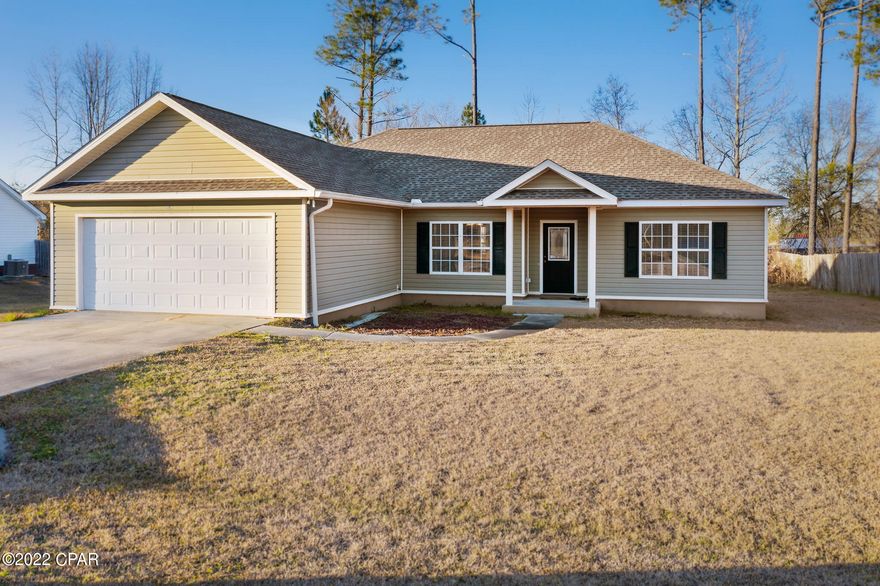 Centrally located in the quaint neighborhood of Martins Wood sits this adorable home! Step inside this 3-bedroom, 2 bath and you are greeted with an open floor plan featuring vaulted ceilings, spacious living room, formal dining area, eat-in kitchen with breakfast bar, pantry and an abundance of cabinetry. The split floor plan offers privacy for the master bedroom boasting trayed ceiling, walk-in closet, en suite bath with double sinks, soaking tub and separate shower. Home is conveniently located minutes from schools, shopping and Hwy 77.