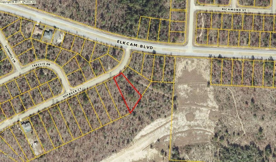 Oversize Sunny Hills lot that backs up to green space that might someday be part of Sunny Hills Golf Club's additional 9 holes. Easy access from Hwy 77.  Taxes include $31.91 MSBU annual assessment.  Subject to Sunny Hills Unit 6 deed restrictions of record.