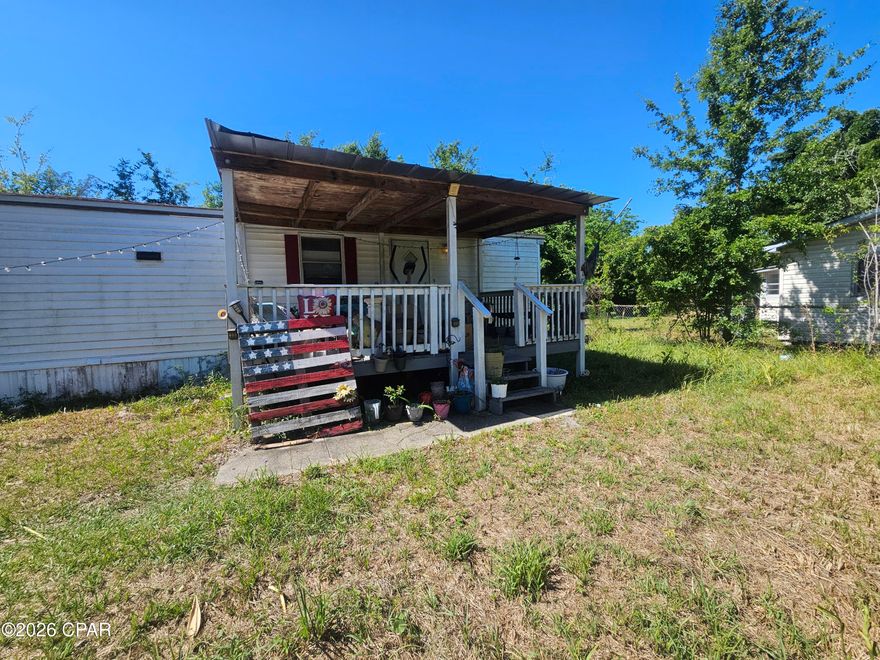 Discover a fantastic investment opportunity in Middle Panama City! This well-maintained singlewide trailer is nestled on a spacious lot, offering incredible rental potential. Whether you're looking to rent long-term or fix and flip, this property is perfectly positioned for consistent income. Just minutes from shopping, dining, and entertainment, this is an ideal location for a savvy buyer. Don't miss out--schedule your tour today!