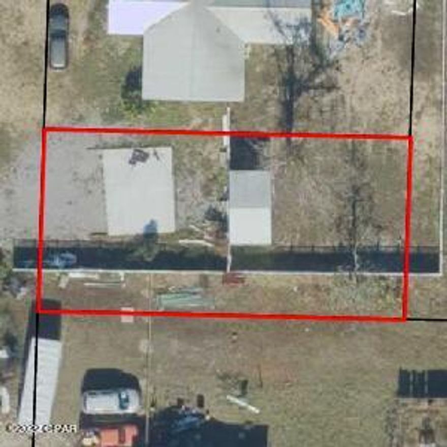 Lot located in the desirable area of Lynn Haven, perfect spot to build your home.